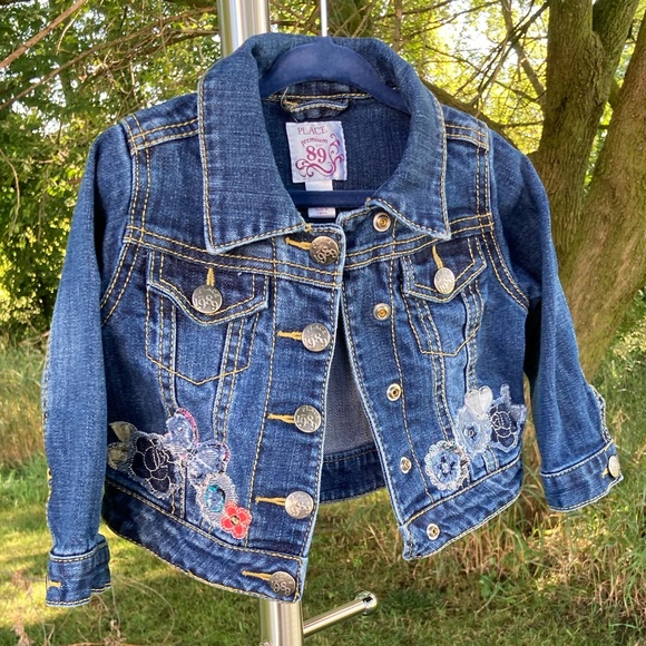 Place: Girl’s 18 months Jean jacket with appliqués. - Picture 2 of 8